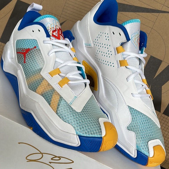 Jordan One Take 4
Basketball Shoes
White/Lagoon Pulse/Gold/ Chile Red
DO7193-164 - Picture 10 of 16